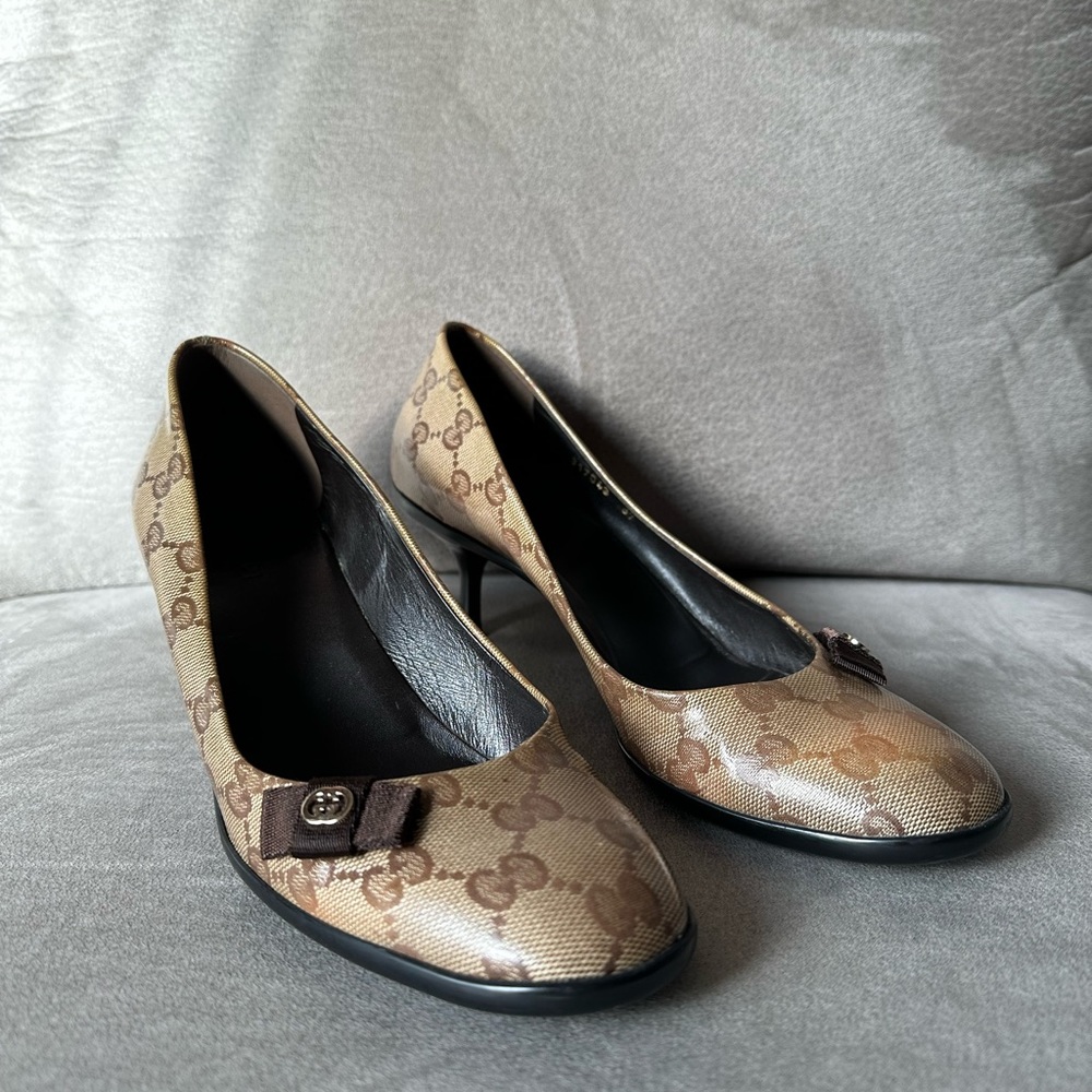 Authentic Gucci shoes Canvas